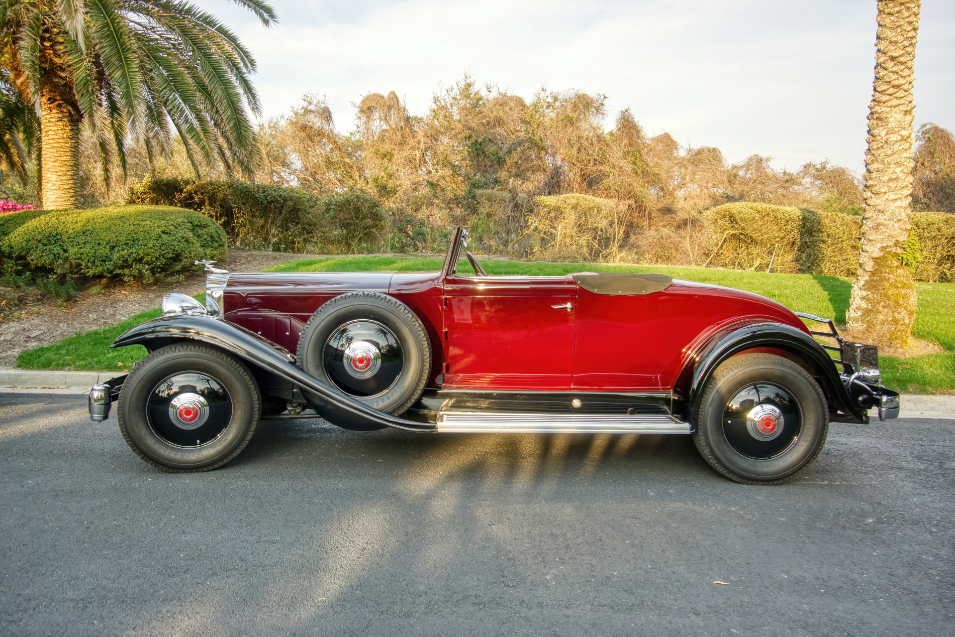 1932 Packard Twin Six 905 Coupe Roadster Side view